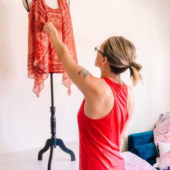 Like to bookmark our closet! - Picture 12 of 16